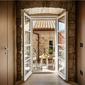 Luxury 3 Bedroom Villa with Jacuzzi, Sauna and Gym in Dubrovnik Old Town, Sleeps 6